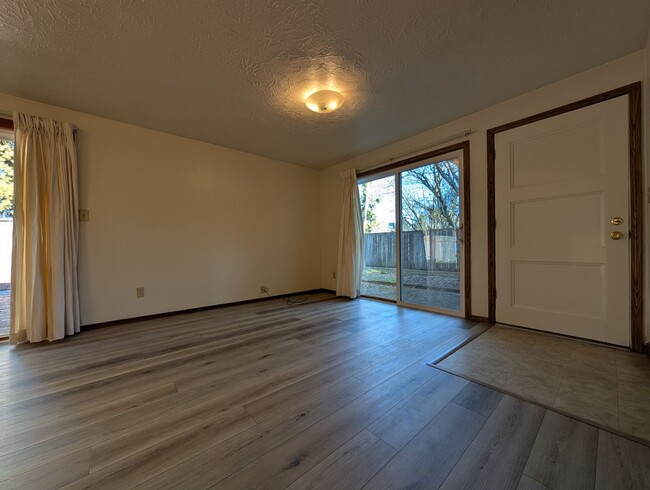 Primary Photo - Great 2 bed/1 bath duplex in Santa Clara!