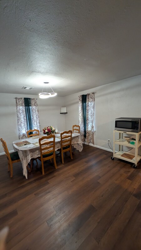 Building Photo - 1004 NE 28th St