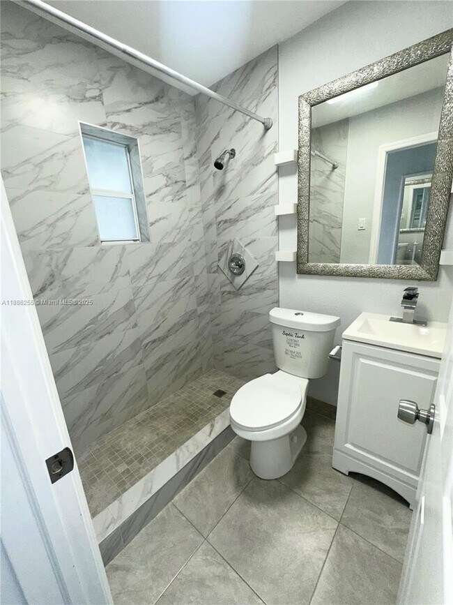 Building Photo - 614 N 56th Ave