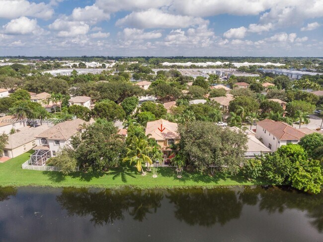 Building Photo - 4950 Pelican Manor