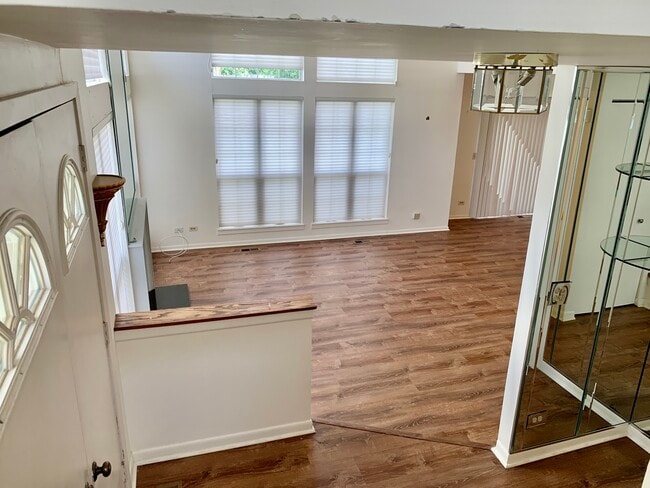 Building Photo - 610 Sturnbridge Ln