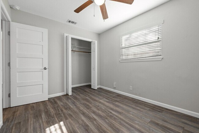 Building Photo - 3201 Mossrock Dr