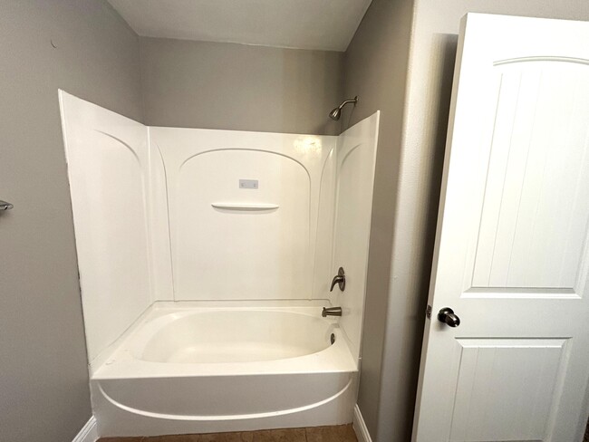 Building Photo - 5534 111th St