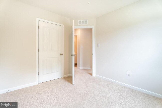 Building Photo - 846 Derwent Ln