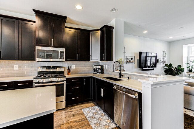 Building Photo - 13424 Waterford Hills Blvd