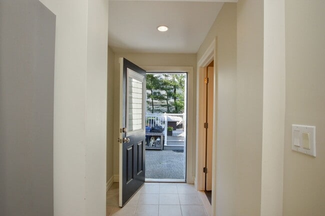 Building Photo - 66 Tucker Ln