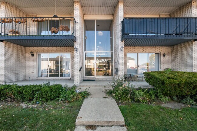 Building Photo - 8353 Kennedy Cir