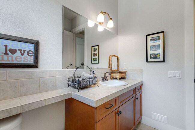 Building Photo - 3060 S Rookery Ln