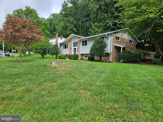 Building Photo - 5021 Swinton Dr