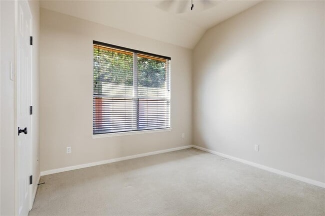 Building Photo - 216 Great Cir Cove