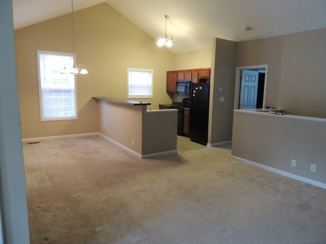 Building Photo - Spacious 3-Bed, 2-Bath Townhome with Bonus...
