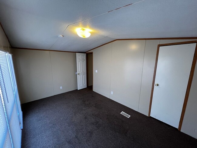Building Photo - 3 Bedroom-2Bath located near CAFB