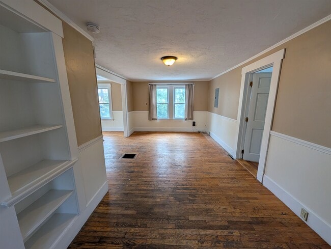 Building Photo - 30 Pleasant St