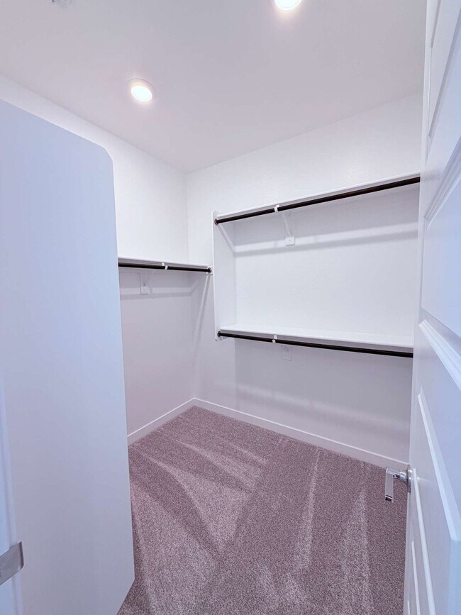 Building Photo - 10126 E Ulysses Ave