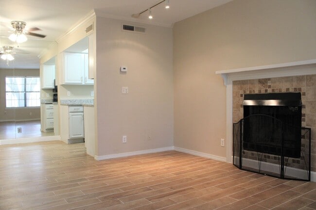 Building Photo - *** SPECIAL $300 OFF 1ST MONTH’S RENT***Available Now! Best Value in North OKC – Comfortable Cond...