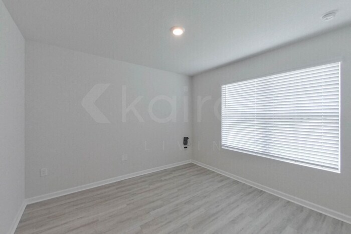 Building Photo - 393 Monarch Ln