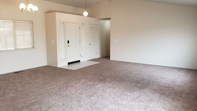 Building Photo - ONLY $2,550 PER MONTH FOR THIS SPACIOUS RANCH STYLE HOME -  2056 SQ FT / 3BDRM/2BATH/3GARAGE ON O...