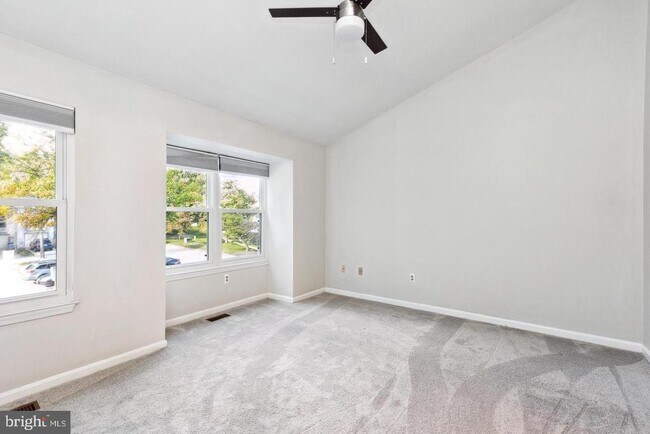 Building Photo - 9525 Clocktower Ln