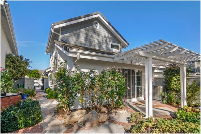 Building Photo - Beautiful Woodbridge Home!