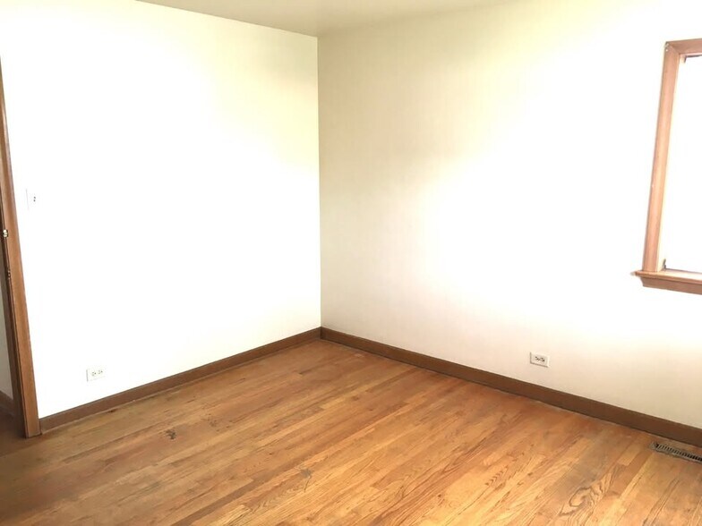 Building Photo - 10350 Milford St