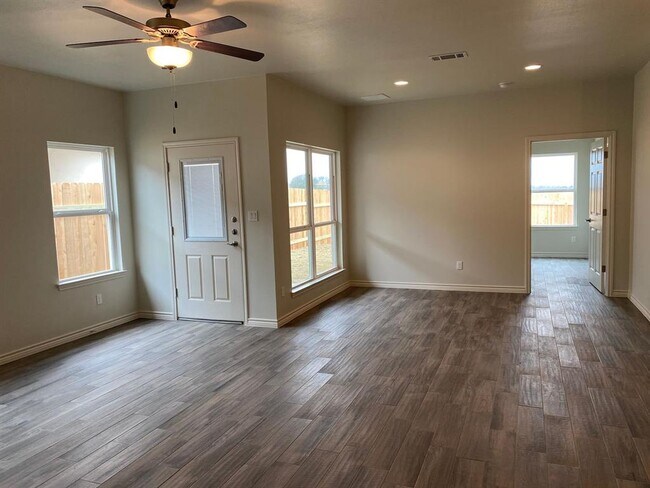 Building Photo - 525 CR 306