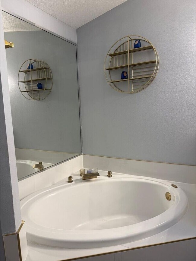 Building Photo - 3 Bedrooms in a large private fenced lot. This is an East Orlando Gem! Furnished or Unfurnished o...