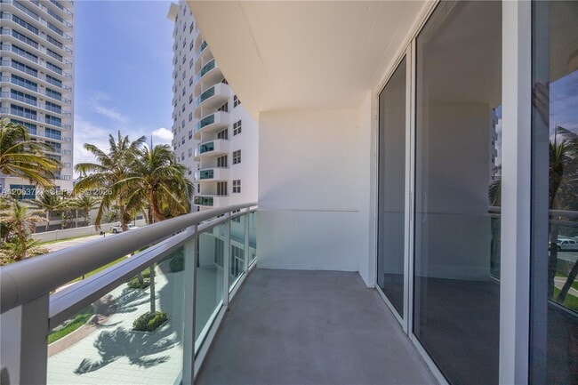 Building Photo - 3001 S Ocean Dr