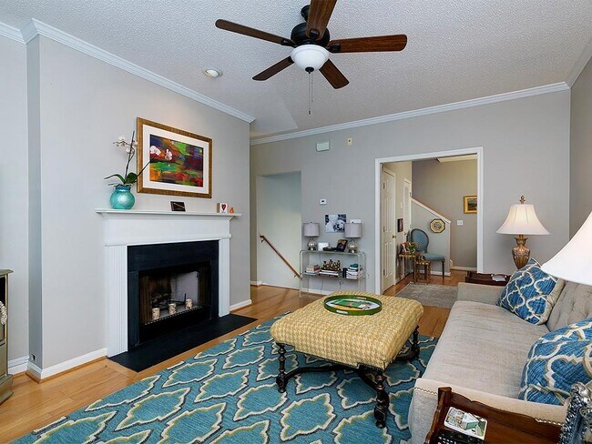 Building Photo - 708 Spring Heights Ln