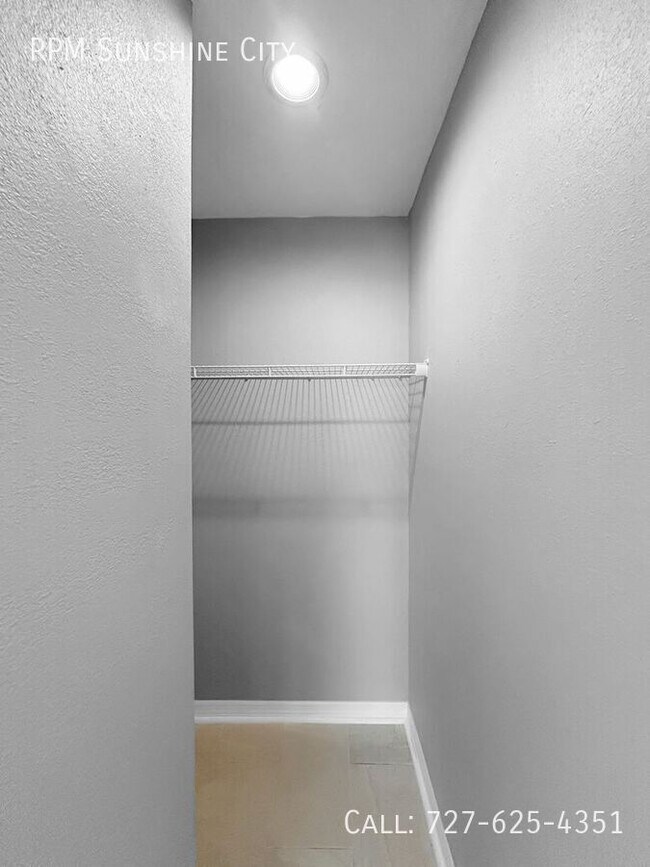 Building Photo - 17615 Lee Ave