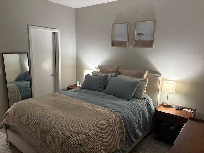 Building Photo - Modern 2-Bedroom Condo Near Downtown Sacramento