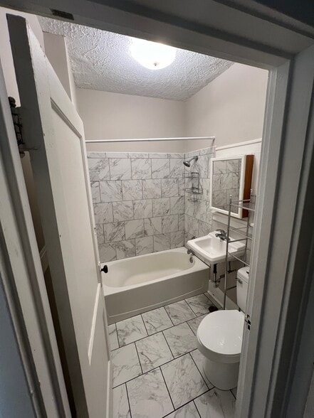 Building Photo - 824 S 50th St