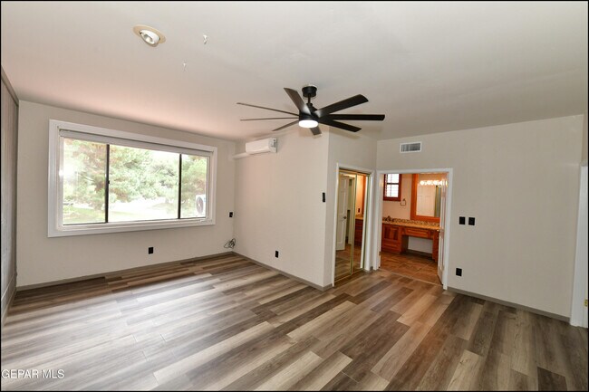 Building Photo - 5900 Mira Hermosa Dr