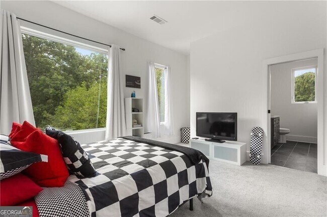 Building Photo - 1756 N Akin Dr NE