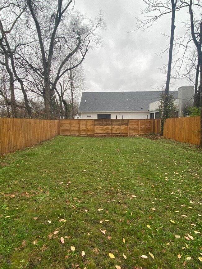 Building Photo - Incredible 3 BDRM / 2.5 BTH Franklin Home ...