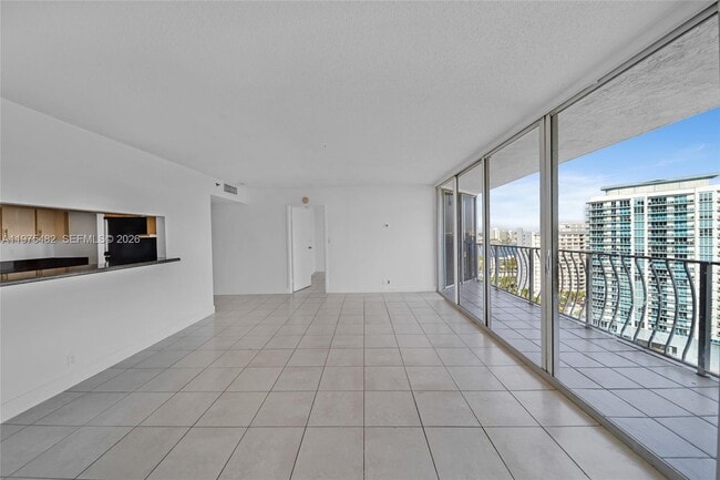 Building Photo - 7601 E Treasure Dr