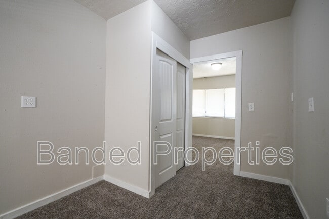 Building Photo - 276 W 700 N