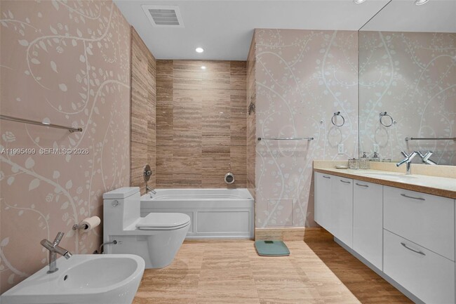 Building Photo - 15901 Collins Ave