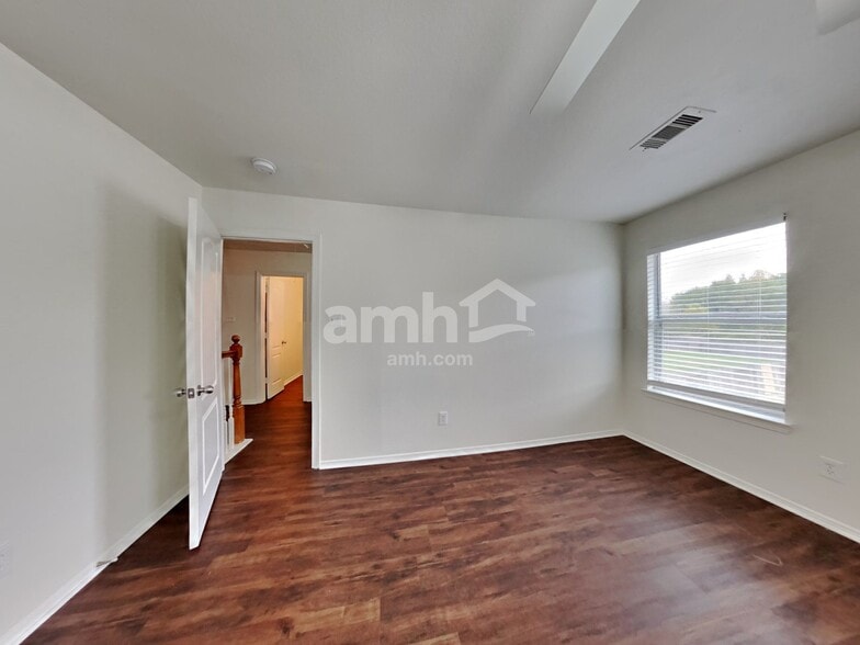 Building Photo - 2013 Briar Grove Dr