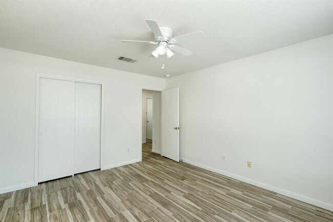 Building Photo - 1204 Kenneys Way