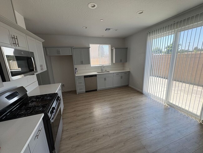 Building Photo - Two story home in NW Visalia coming soon!!