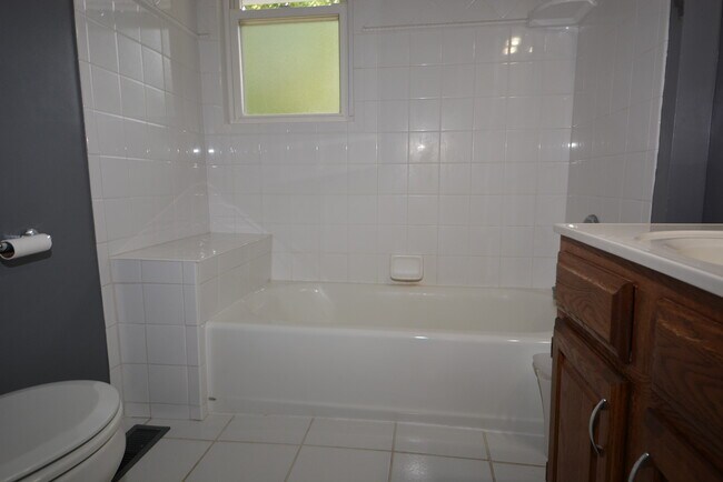 Building Photo - 2837 Hyde Park Plz