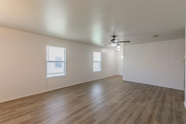 Building Photo - 213 Cres Ridge Dr