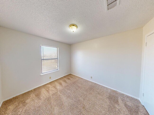 Building Photo - 408 SE 6th St