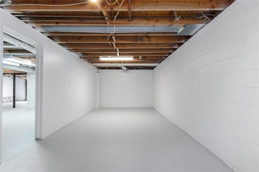 Building Photo - 5090 Heather Rd SE