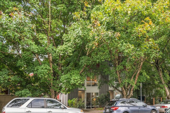 Building Photo - 2319 Franklin Ave E