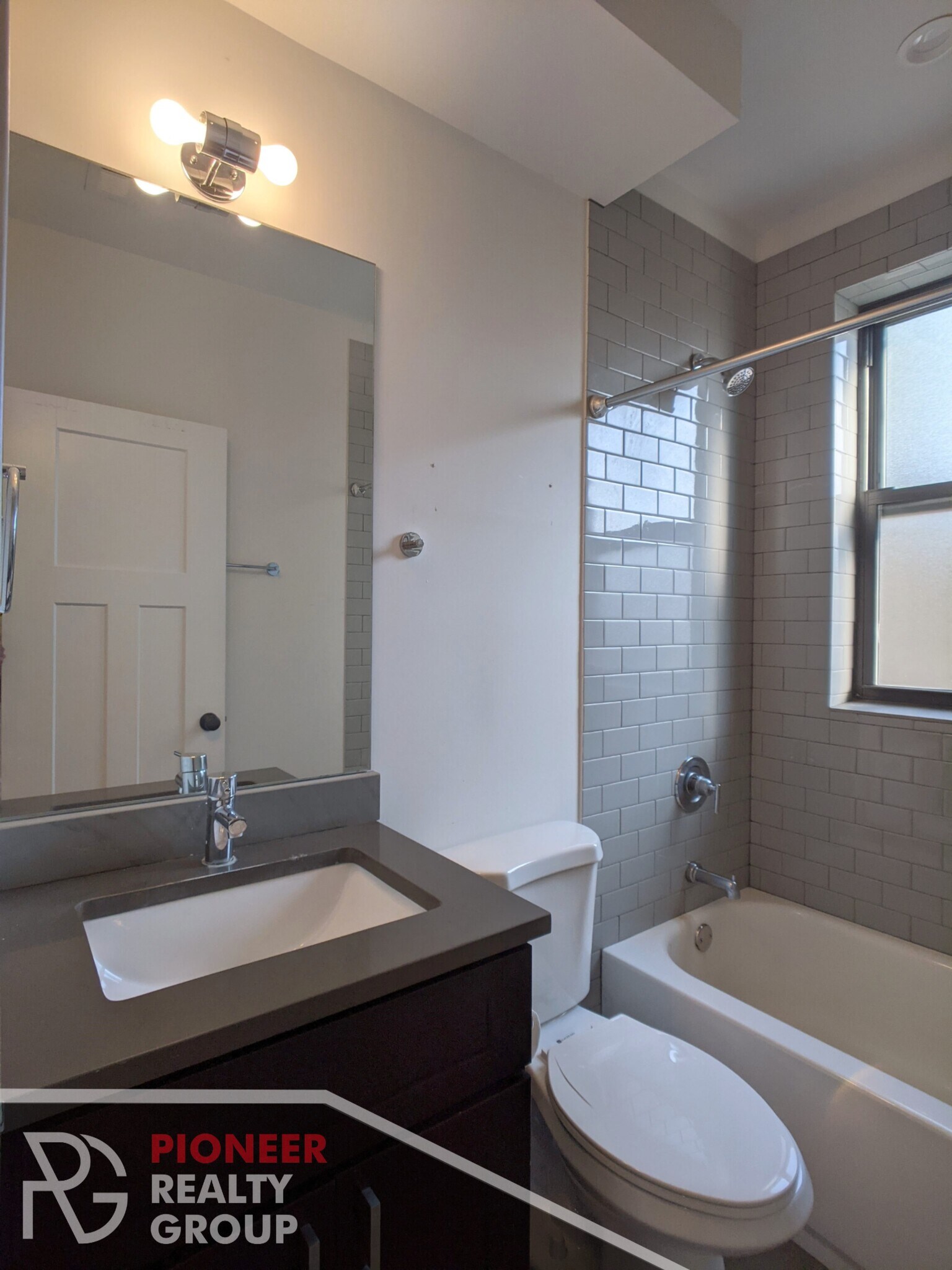 Building Photo - 2203 W Eastwood Ave