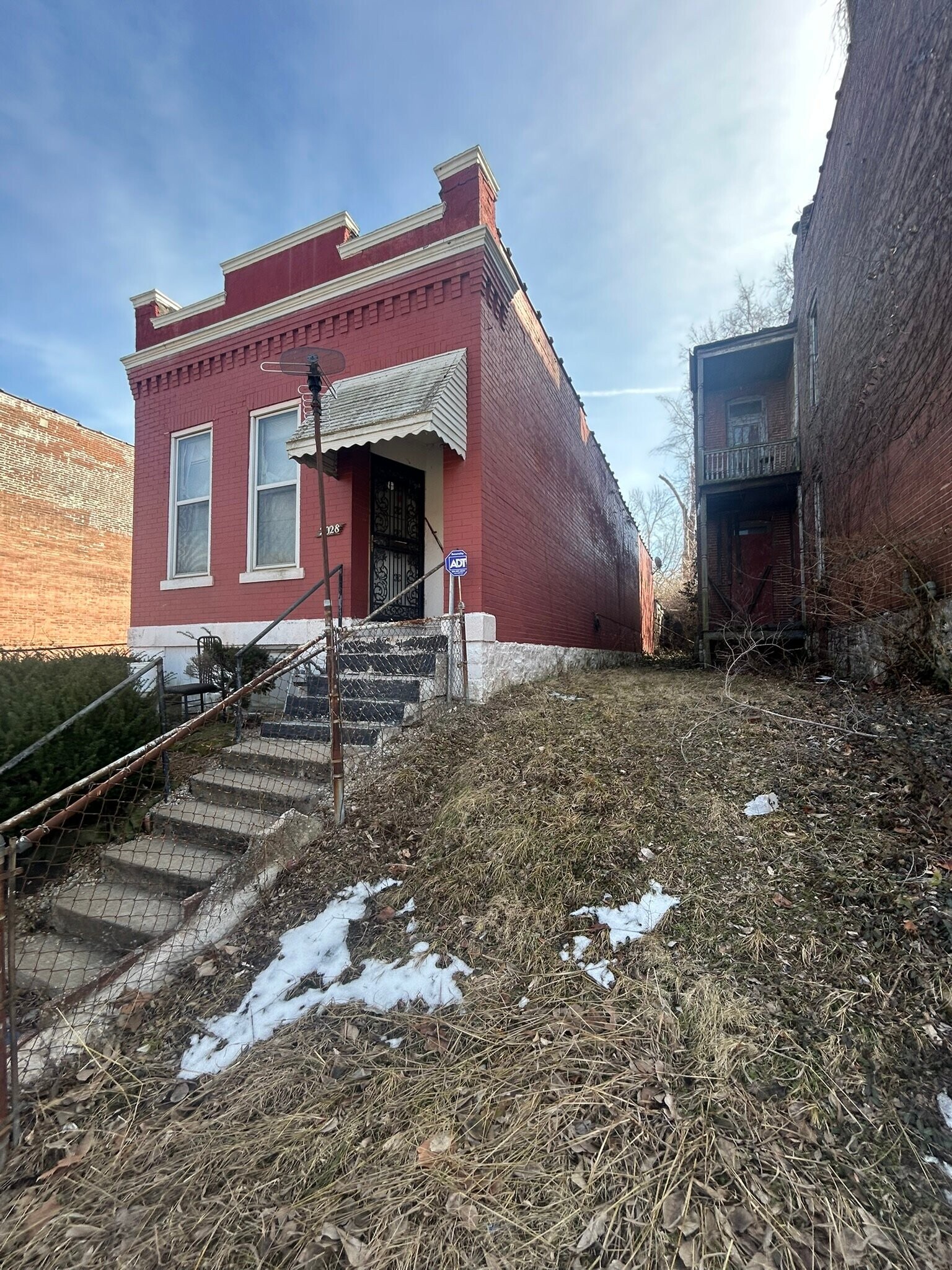 Building Photo - 2028 E Prairie Ave