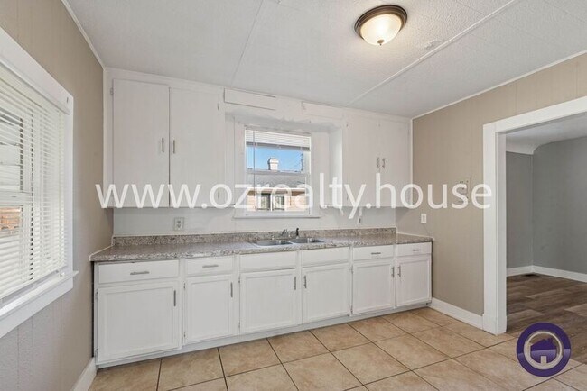 Building Photo - 1005 Elysian Ave