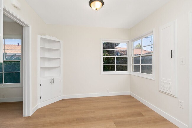Building Photo - 709 S Ross St