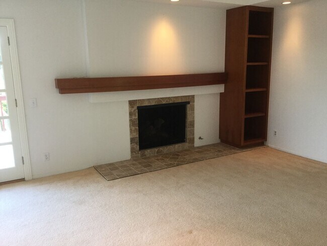 Building Photo - 1021 Trueno Ave